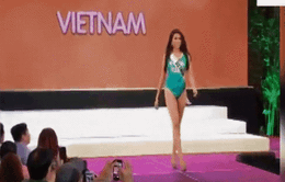 Lệ Hằng gặp sự cố, suýt ngã khi trình diễn catwalk tại Miss Universe