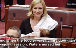 Nữ nghị sĩ Australia cho con bú ngay tại phòng họp Quốc hội