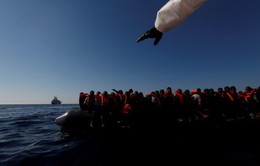 Hàng chục nghìn người di cư được cứu trên biển Địa Trung Hải