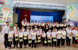 Phó Chủ tịch nước thăm và trao học bổng cho trẻ em Làng Hy Vọng
