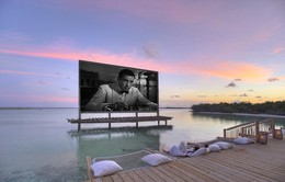 Xem phim, ăn tối giữa mênh mông biển trời Maldives