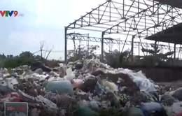 TP.HCM: Bãi rác gây ô nhiễm, người dân chặn xe không cho đổ rác