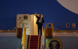 VIDEO: Lễ đón Tổng thống Mỹ Donald Trump tại sân bay Nội Bài