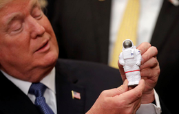 Tổng thống Mỹ ký chỉ đạo đưa người lên mặt trăng và sao Hỏa