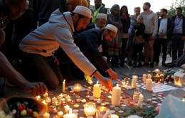 Xúc động lễ tưởng niệm các nạn nhân thiệt mạng trong vụ đánh bom tại Manchester