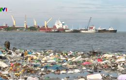 Nghẹt thở với "thủy triều" rác thải nhựa tại Haiti