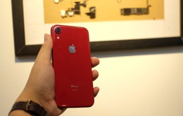Cận cảnh chiếc iPhone XR bán với giá 22,99 triệu đồng tại Việt Nam