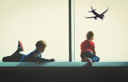 Kinh nghiệm khi đi máy bay với trẻ nhỏ giúp giảm căng thẳng