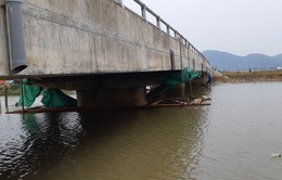 Hà Tĩnh: Cầu 30 tỉ vừa xây xong đã có vết rạn nứt