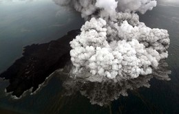 Indonesia nâng mức cảnh báo hoạt động của núi lửa Anak Krakatau