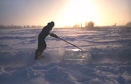 Băng tuyết - Nguồn sống của người dân nơi lạnh nhất thế giới