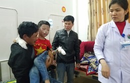 Hà Tĩnh: Thăm và động viên học sinh bị bỏng do nổ bình ga