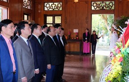 Thủ tướng dâng hương tưởng nhớ Chủ tịch Hồ Chí Minh