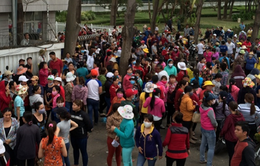 Hàng nghìn công nhân tràn ra QL1K đình công phản đối chính sách lương mới
