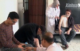 Các bác sỹ Trung Quốc châm cứu miễn phí cho người nghèo Tunisia