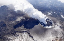 Núi lửa Shinmoedake (Nhật Bản) phun trào