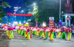 Du khách, người dân Quảng Ninh tưng bừng xuống phố đón lễ diễu hành Carnaval