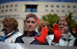 Biểu tình tại Tây Ban Nha phản đối tòa án giảm nhẹ tội cho 5 kẻ tấn công tình dục
