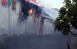 Cháy nhà máy sợi ở Tiền Giang