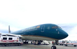 Máy bay Vietnam Airlines hạ cánh khẩn cấp ở Romania cấp cứu hành khách