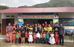 NSND Trần Nhượng và các nghệ sỹ trao tặng điểm trường mầm non tại Hà Giang