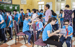 Khám sàng lọc các bệnh về mắt cho hơn 1.500 học sinh tại Hà Nội