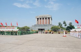 Kỷ niệm 128 năm Ngày sinh Chủ tịch Hồ Chí Minh: Lãnh đạo Đảng, Nhà nước vào Lăng viếng Bác