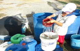Người dân Bình Định mua nước trong mùa nắng
