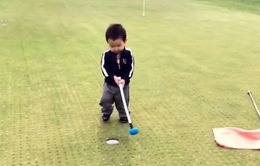 Hình ảnh thú vị của tay golf 3 tuổi