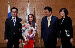 Thủ tướng Nhật Bản tặng cún cưng cho nữ vận động viên Nga