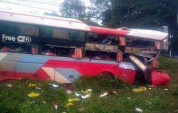 Đắk Nông: Xe container đâm vào đuôi xe khách đang dừng làm hơn 10 người bị thương