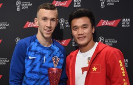 Bùi Tiến Dũng trao giải Cầu thủ xuất sắc nhất trận Anh - Croatia cho Perisic
