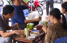 Kinh doanh kiểu "cộng sinh" tại vỉa hè Hà Nội