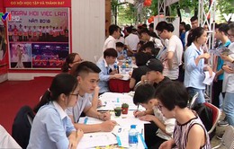 Hàng nghìn thí sinh tham gia ngày hội tư vấn xét tuyển Đại học, Cao đẳng 2018 tại Hà Nội
