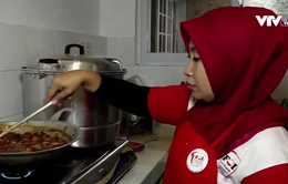 Indonesia gom đồ ăn thừa ở đám cưới phát cho người nghèo, tránh lãng phí thực phẩm