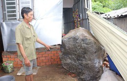 Sạt lở núi ở Kiên Giang, 2 tảng đá nặng hàng tấn lăn xuống nhà dân