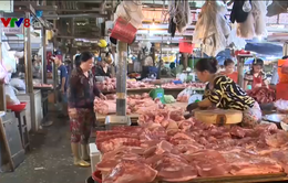 Người tiêu dùng trước "cơn sốt" giá thịt lợn