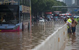 Mưa bão gây lũ lụt nghiêm trọng ở nhiều thành phố Trung Quốc