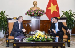 Phó Thủ tướng, Bộ trưởng Bộ Ngoại giao Phạm Bình Minh tiếp Đại sứ Anh Gareth Ward