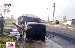 Hà Tĩnh: Ô tô 16 chỗ bốc cháy trên đường đi sửa chữa