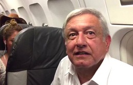 Tổng thống đắc cử Mexico bị mắc kẹt 4 tiếng trên máy bay