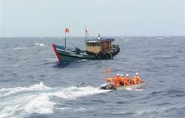 Nỗ lực tìm kiếm 6 thuyền viên mất tích trên vùng biển Cà Mau