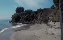 Bãi biển công bị biến thành bãi tắm tư tại California, Mỹ