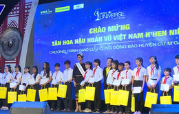 Tân Hoa hậu Hoàn vũ Việt Nam H'Hen Niê giao lưu với thanh thiếu niên Đắk Lắk
