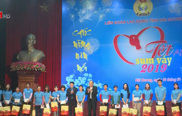 Phó Thủ tướng Trương Hòa Bình tặng quà công nhân lao động có hoàn cảnh khó khăn tỉnh Hải Dương