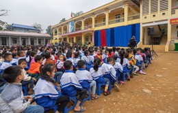 Sinh viên trường Báo mang hơi ấm thiện nguyện đến tỉnh Hòa Bình