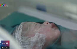 Trung Quốc: Em bé đầu tiên sinh ra bởi người mẹ được cấy ghép tử cung
