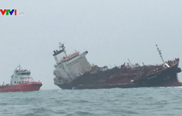 Tàu chở dầu bốc cháy ngoài khơi Hong Kong (Trung Quốc)