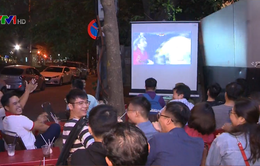 CĐV quê nhà vui mừng trước chiến thắng của Đội tuyển Việt Nam trên sân khách