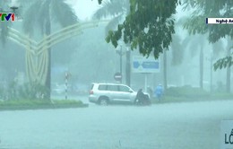 Ngập do mưa lớn tại miền Trung, giao thông tê liệt